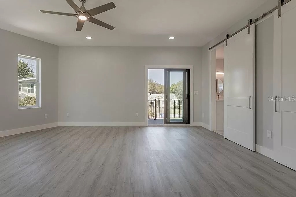 Minimalist bedroom